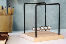 Load image into Gallery viewer, Newton&#39;s Cradle (18cm)
